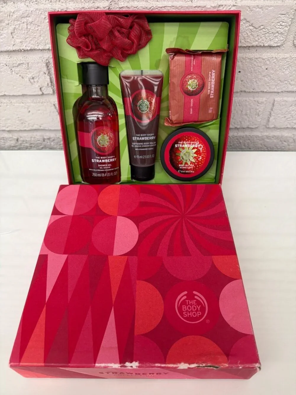The Body Shop Strawberry 5 PCS Gift Set